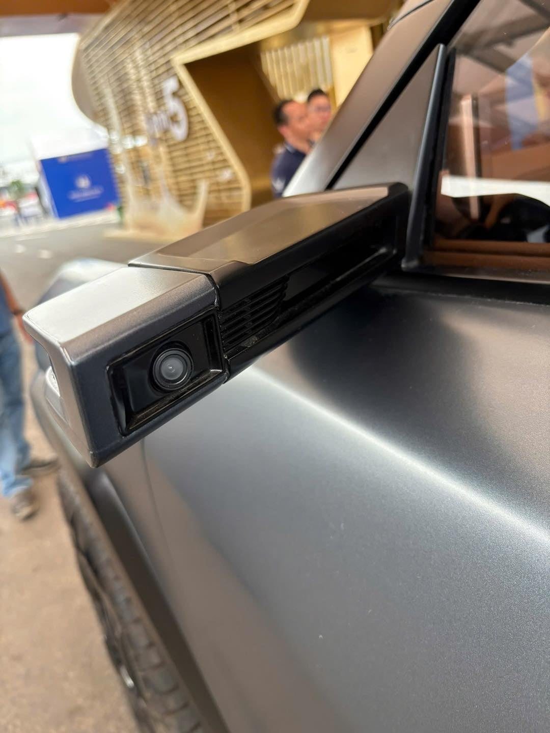 Bán tải điện VinFast VF Wild bất ngờ tái xuất: Một điểm khác hoàn toàn chiếc xe từng được trưng bày - Ảnh 5