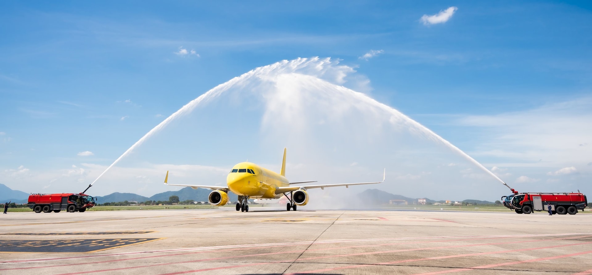 Vietravel Airlines đón thêm tàu bay Airbus thứ 2, cổ phiếu gia đình bầu Hiển tăng kịch trần - Ảnh 1