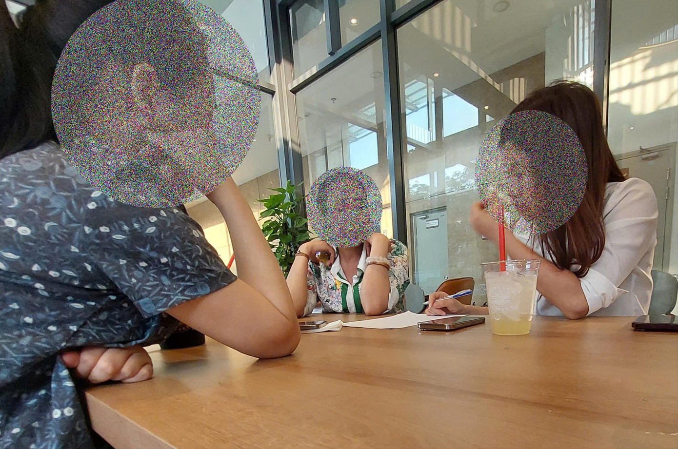 Tiếp cận nhóm giả mạo nhân viên ngân hàng cho vay ưu đãi - Ảnh 1