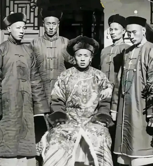 14 ảnh hiếm thời nhà Thanh: Hình thực tế cao thủ đại nội, quan lại khác hoàn toàn với phim gây ngỡ ngàng - Ảnh 8