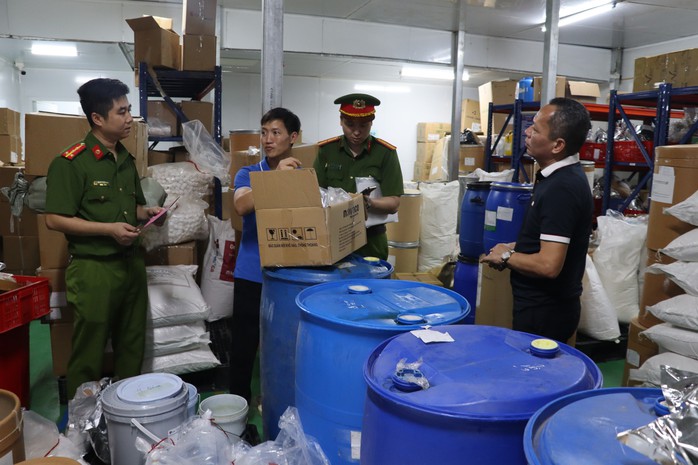 Khởi tố 2 giám đốc công ty dược phẩm - Ảnh 1