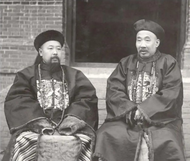 6 bức hình hiếm cuối thời nhà Thanh: Ảnh tiểu thư khuê các trở nên đặc biệt nhờ hiệu ứng từ vật dụng này - Ảnh 3