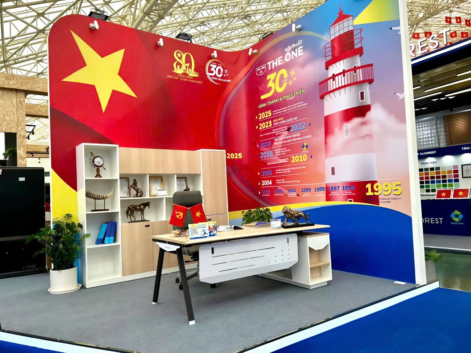 Ghé thăm ‘Ghế The One’ - Biểu tượng 2,5m của gian hàng The One tại A80 - Ảnh 3