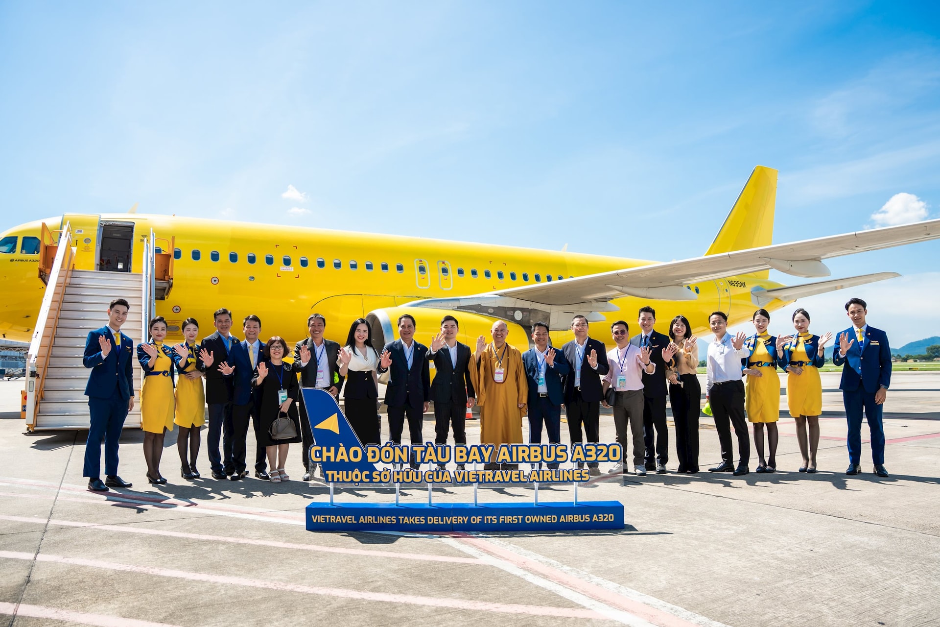 Vietravel Airlines đón thêm tàu bay Airbus thứ 2, cổ phiếu gia đình bầu Hiển tăng kịch trần - Ảnh 3