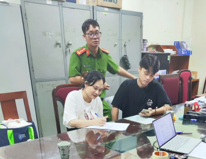 Vụ Mr Pips: Cảnh sát dẫn giải vợ Mr Hunter từ Thái Lan về Việt Nam - Ảnh 2