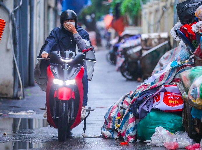Hà Nội dự kiến tăng rất mạnh giá thu gom rác - Ảnh 1