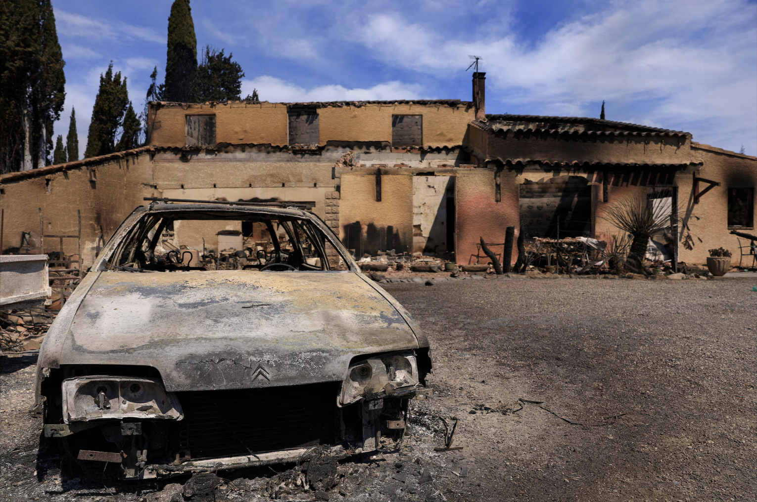 Cảnh tượng tựa "hỏa ngục" tại Pháp: Cháy rừng lớn nhất nhiều thập kỷ, Thủ tướng Pháp gọi đây là "thảm họa quy mô chưa từng có" - Ảnh 5