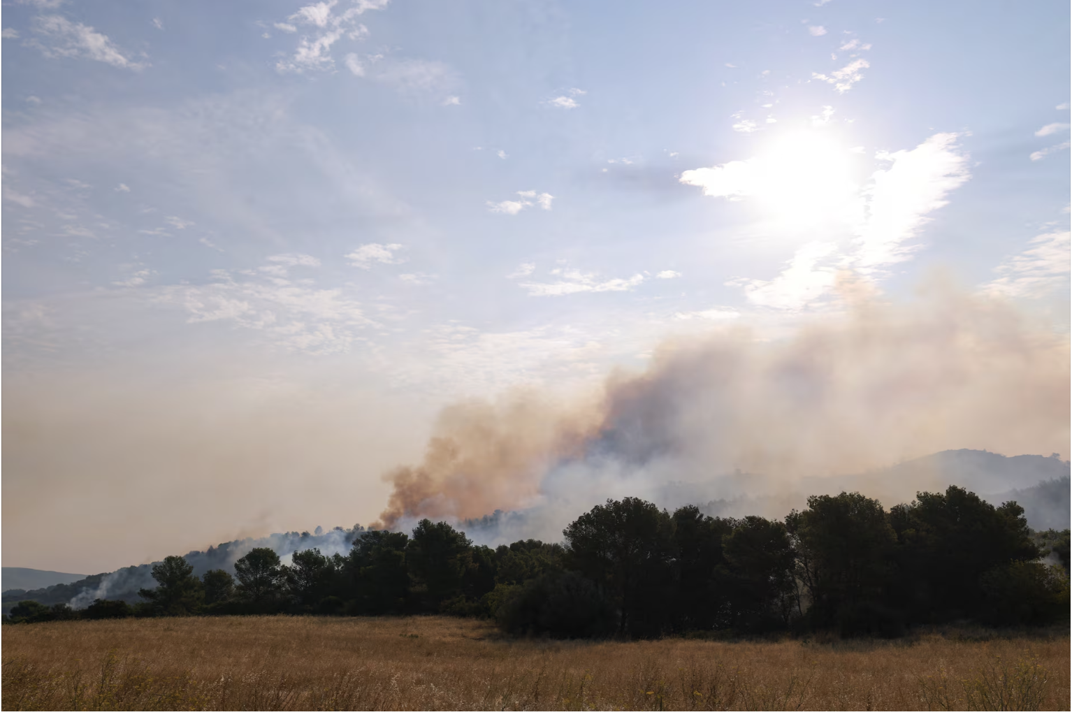 Cảnh tượng tựa "hỏa ngục" tại Pháp: Cháy rừng lớn nhất nhiều thập kỷ, Thủ tướng Pháp gọi đây là "thảm họa quy mô chưa từng có" - Ảnh 4