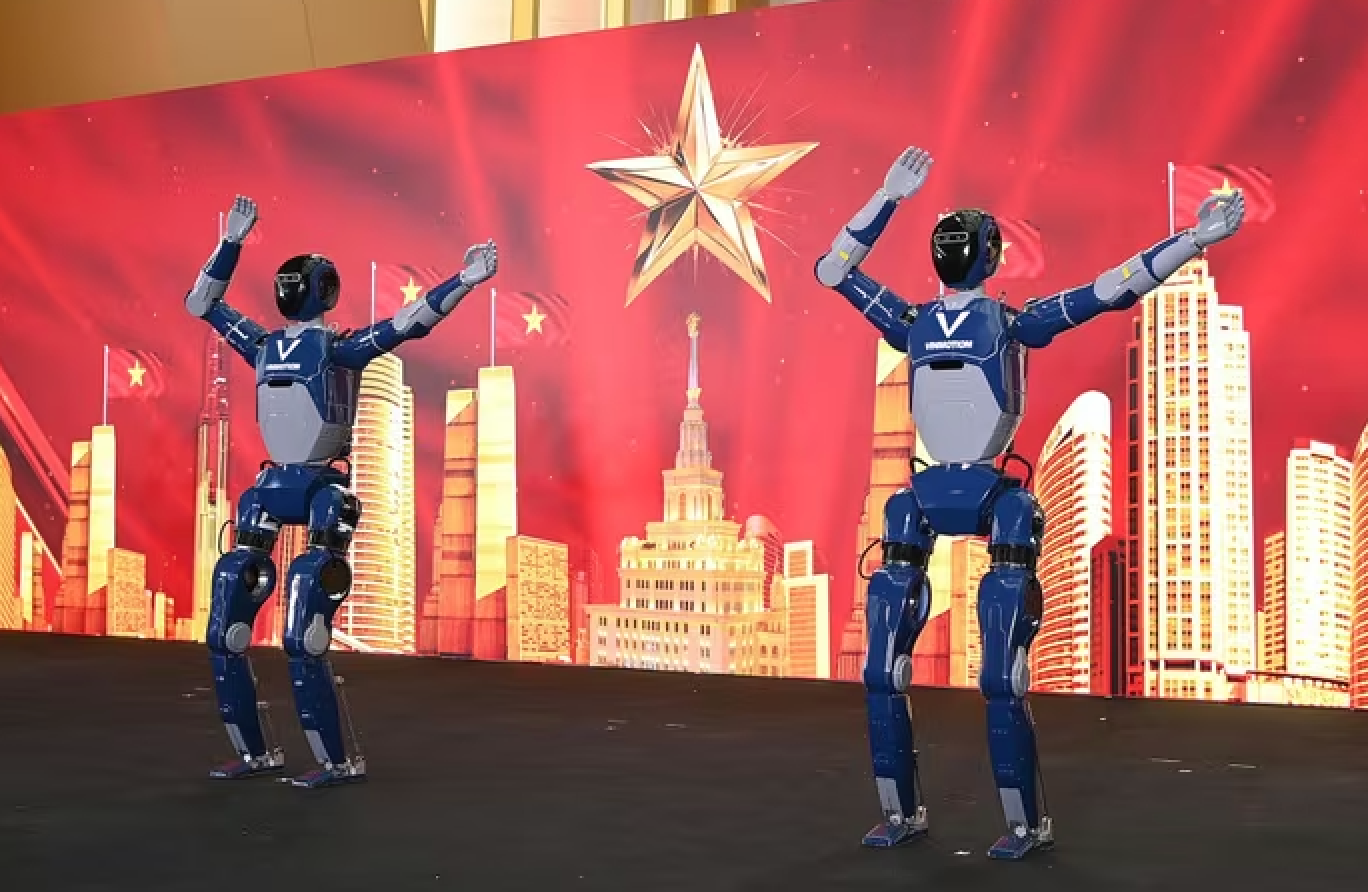 Tổng Bí thư và Thủ tướng xem màn trình diễn của robot 'made in Việt Nam' - Ảnh 5