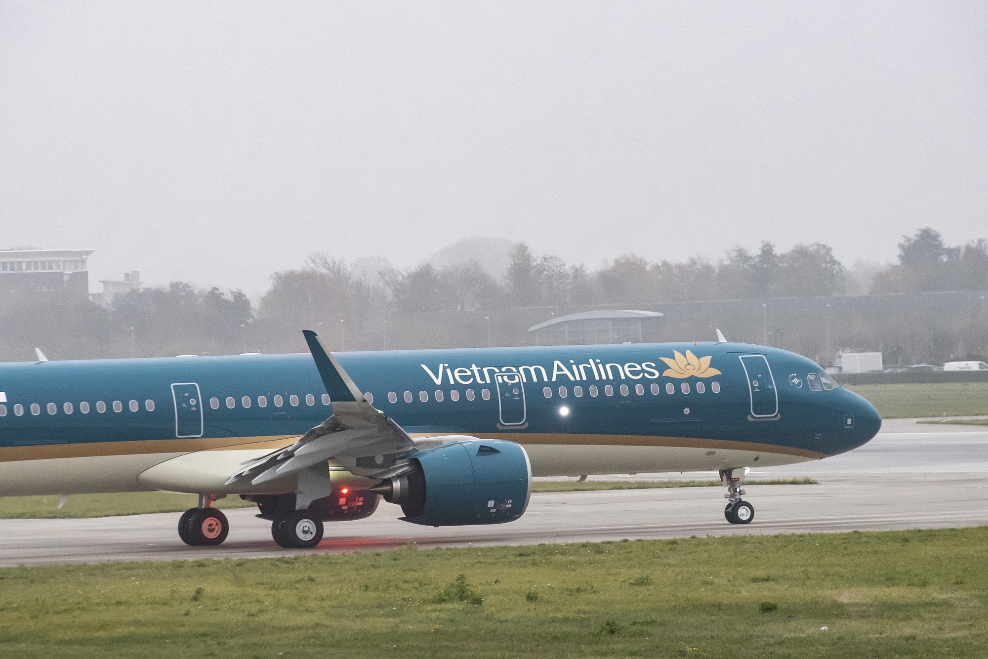 Hãng hàng không "vạ lây" vì thời tiết - Ảnh 2