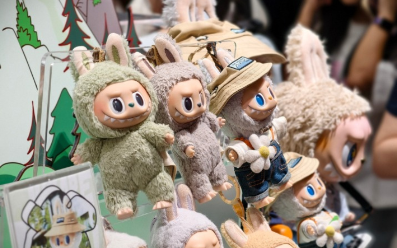 Bán hết cổ phiếu đang sinh lời, chàng trai lãi đậm nhờ tất tay vào thứ từng khiến giới trẻ "phát điên" - Ảnh 2