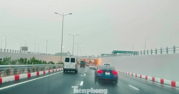 Hình ảnh xe qua nút giao ngầm trên cao tốc Cầu Giẽ - Ninh Bình vừa vận hành