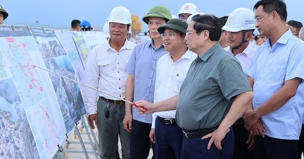 Thủ tướng đánh giá cao định hướng xây dựng hệ sinh thái hàng không ở Quảng Trị, yêu cầu hoàn thành giai đoạn 1 sân bay trước tháng 7/2026