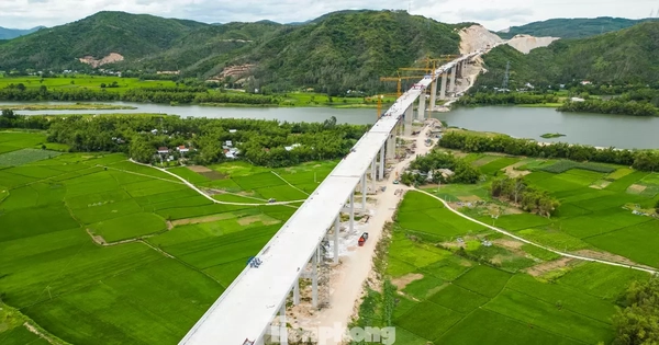 Cận cảnh cây cầu dài nhất cao tốc Bắc - Nam phía đông vừa hợp long