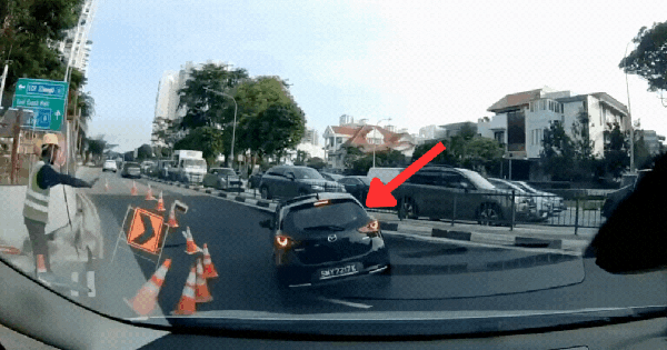 Mặt đường đột ngột "biến mất", ô tô rơi xuống hố tử thần chỉ trong 5 giây