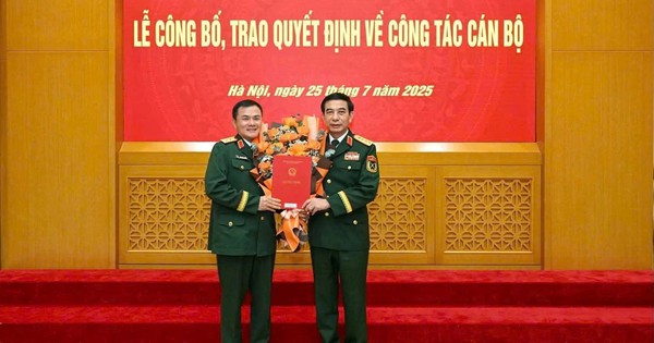 Chủ tịch kiêm Tổng giám đốc Viettel Tào Đức Thắng được thăng quân hàm Trung tướng