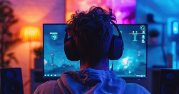 Gen Z 'cày' game ở nhà kiếm 110 triệu đồng/tháng, mẹ bắt đi làm lương 22 triệu