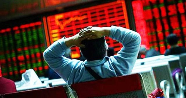 Bảng điện nhiều công ty chứng khoán "đơ, lag" trong phiên VN-Index giảm 64 điểm