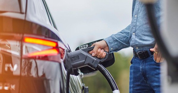 Châu Âu cán mốc một triệu điểm sạc xe điện