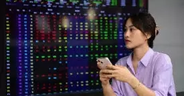 Cổ phiếu chứng khoán, ngân hàng nổi sóng