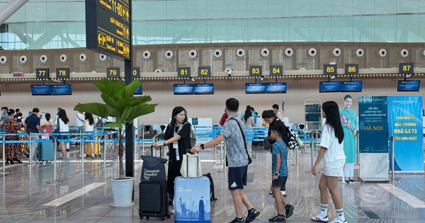 Hành khách nói gì về việc sân bay Tân Sơn Nhất, Nội Bài vào tốp cuối về trải nghiệm?