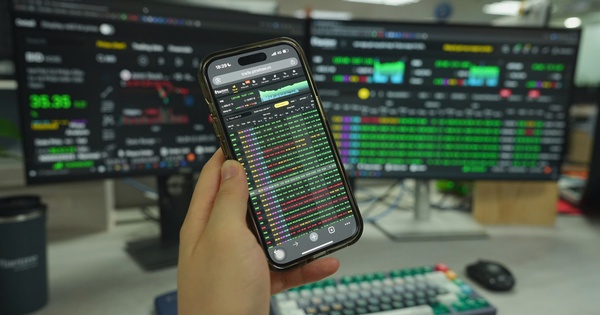 VN-Index giảm sâu, khối ngoại xả hàng, nhà đầu tư nhỏ nên làm gì lúc này?