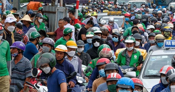 Bỏ xe xăng nhưng vẫn mỗi người một xe máy, Hà Nội bao giờ hết ùn tắc?