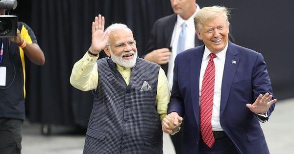 Bị ông Trump áp thuế 25%, nền kinh tế tiên phong của BRICS chịu hậu quả, đồng tiền rơi xuống mức thấp kỷ lục