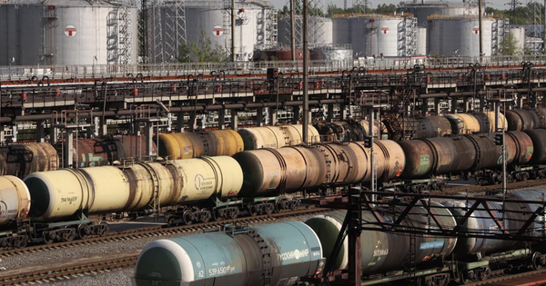 OPEC+ nỗ lực giành lại thị trường dầu
