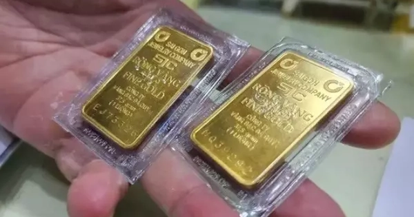 Giá vàng vọt tăng sát đỉnh lịch sử