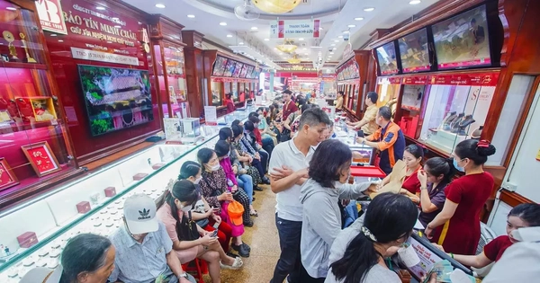 'Sóng' tăng giá tài sản dồn dập, nhiều người đứng ngồi không yên