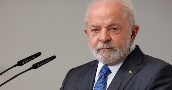 Tổng thống nước chủ tịch luân phiên BRICS tuyên bố không “hạ mình” để nói chuyện thuế quan với ông Trump, chuẩn bị điện đàm với Nga, Trung Quốc để tìm sách lược ứng phó