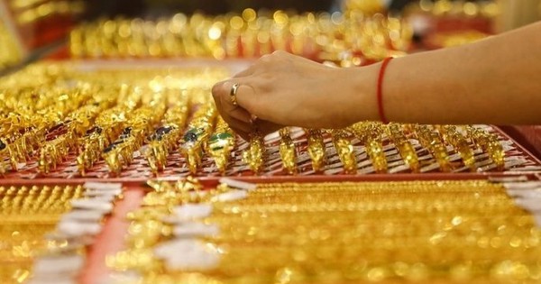 Giá vàng nhẫn, vàng SJC hôm nay giảm mạnh
