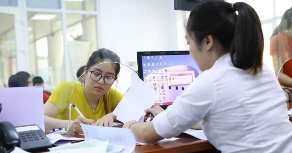 Ngoài tiền lương, viên chức sẽ có thêm 'nguồn thu hợp pháp khác'