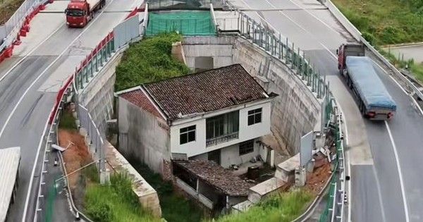 Nhất quyết không chịu di dời dù được đền bù tiền tỷ, ngôi nhà sẵn sàng "đứng một mình" giữa đường cao tốc nhận số phận như thế nào sau nhiều năm?