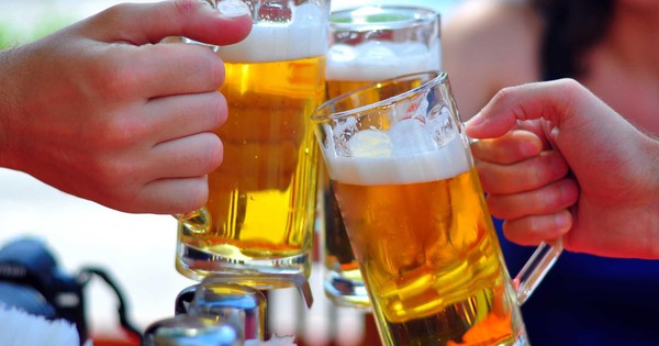 CEO Carlsberg “than khổ” vì áp lực chi tiêu khiến thói quen uống bia của người dân thay đổi