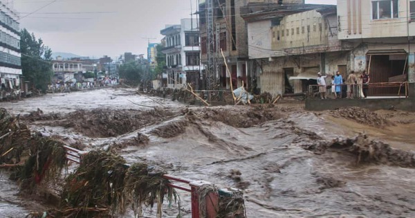 Lũ quét khủng khiếp, gần 200 người chết ở Pakistan, trực thăng cứu hộ gặp nạn