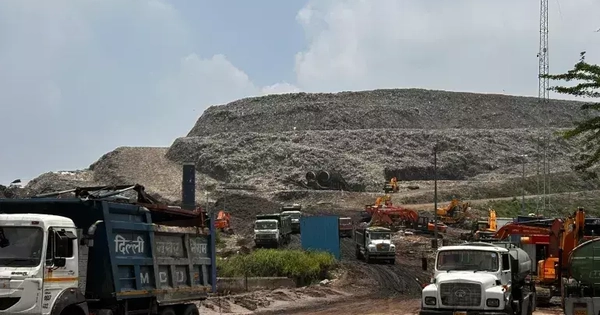 “Bom nhiệt” từ núi rác ở thủ đô New Delhi đe dọa mạng sống hàng nghìn người