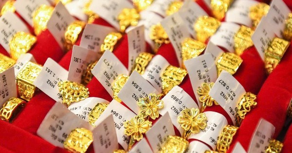 Chiều 18/8: Giá vàng miếng lập đỉnh mới