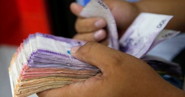 Nhiều tiền cũng khổ: Nước ASEAN nhận tiền từ nước ngoài gửi về nhiều kỷ lục, đang lo "cú sốc kinh tế"