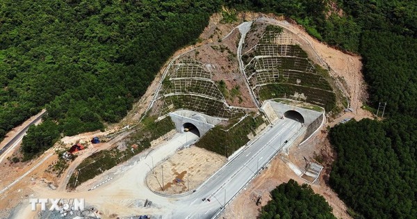 Từ ngày mai, một công trình hơn 12.000 tỷ đồng "xuyên núi" có 33 cây cầu của Việt Nam sẽ thông tuyến