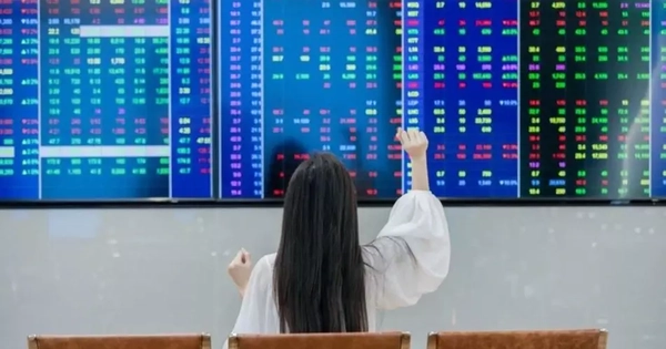 'Nóng' tin đồn IPO công ty con, cổ phiếu ngân hàng tăng vọt