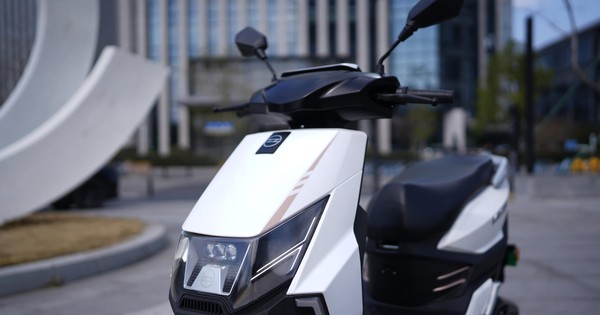 Xe máy điện nhỏ gọn như Vision, giá chỉ 18 triệu đồng, sạc 1 lần đi tới 100 km