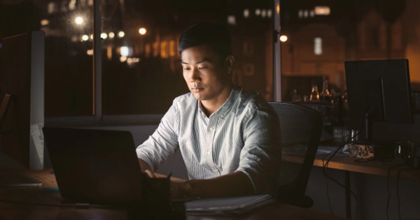 Thao túng tâm lý trắng trợn: Công ty ép nhân viên làm thêm 160 giờ/tháng, không một xu lương tăng ca