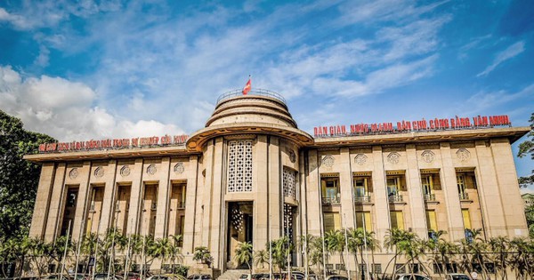 Ngày 25/8: Ngân hàng Nhà nước chính thức bán USD kỳ hạn can thiệp, giá đô ngân hàng đồng loạt giảm xuống dưới 26.500 đồng