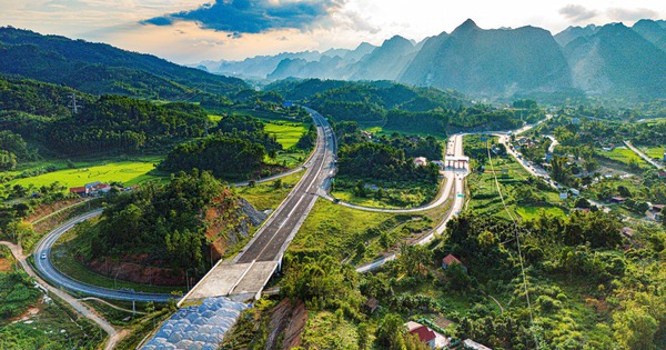 Tuyến cao tốc trọng điểm miền Bắc dài 43 km, kết nối với 3 cửa khẩu quốc tế sẽ thông tuyến vào cuối năm nay