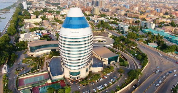 Đây là quốc gia có mức nợ cao nhất thế giới, vượt 250% GDP, tăng trưởng âm