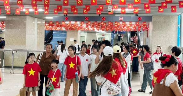 Metro Hà Nội lập kỷ lục vận chuyển hành khách dịp tổng hợp luyện A80
