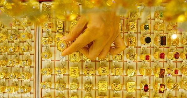 Hôm nay: Giá vàng thế giới giảm, giá vàng trong nước tiếp tục tăng lập kỷ lục mới