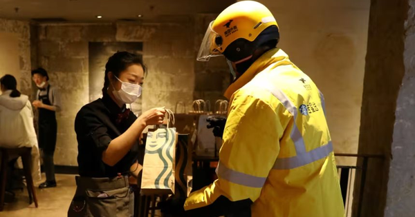 Cuộc chiến giao đồ ăn khốc liệt tại Trung Quốc: Một công ty chứng kiến lợi nhuận giảm tới 97%/quý vì khuyến mại quá nhiều, cổ phiếu lập tức lao dốc